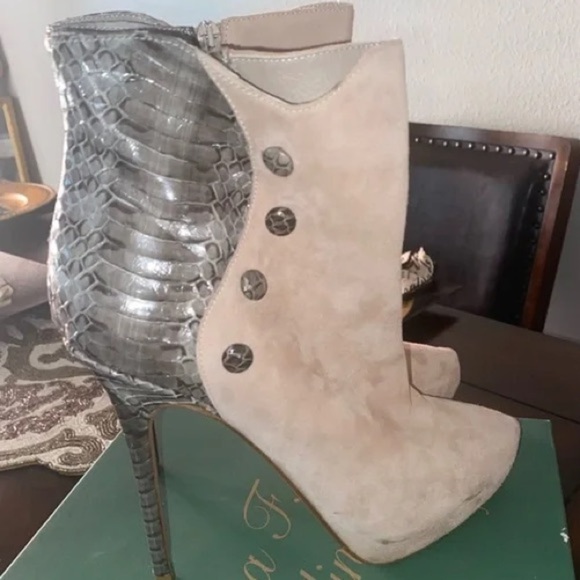 Donald J. Pliner, Stunning Lisa Chaneli Women Suede Ankle Boots,Size 8.5 - Picture 7 of 9